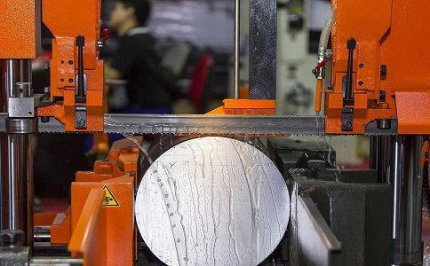 潮阳立式金属带锯床切削出现跑带故障解决方法！